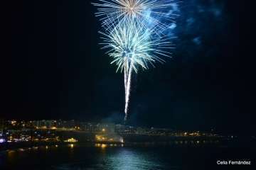 Los fuegos de Melenara, una explosión de color (Foto Celia Fernández)